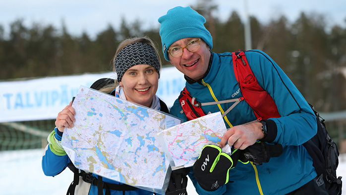 Outi Hytönen ja Karo Hämäläinen Nuuksion talvipäivä -rogainingin maalissa vuonna 2018. Kuva: Jarmo Koskela